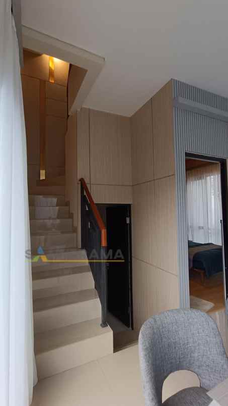 rumah suasana resort di kaki gunung salak bogor