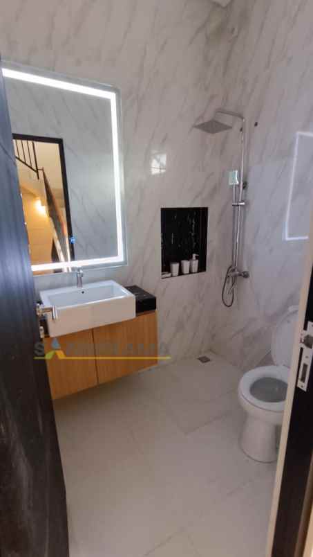 rumah suasana resort di kaki gunung salak bogor