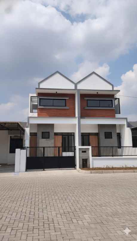 rumah tenggilis surabaya strategis carport