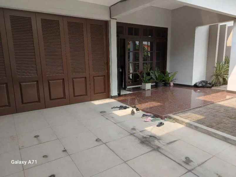 rumah tenggilis tengah furnish row 3 mobil siap huni