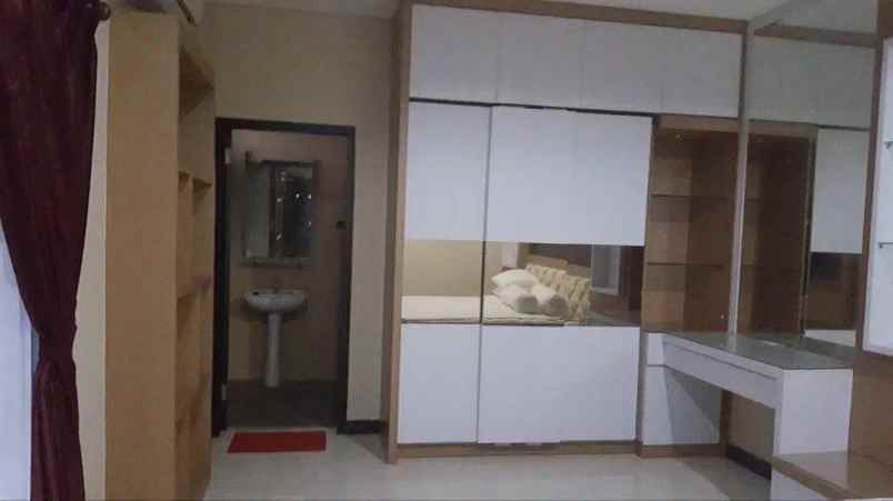 rumah tenggilis tengah furnish row 3 mobil siap huni