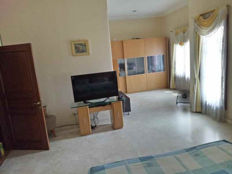 rumah villa gading indah kelapa