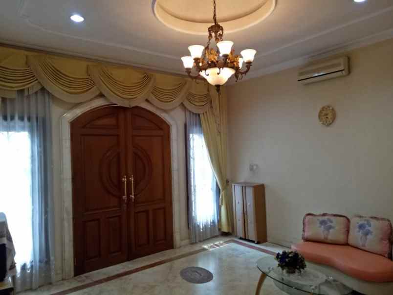 rumah villa gading indah kelapa