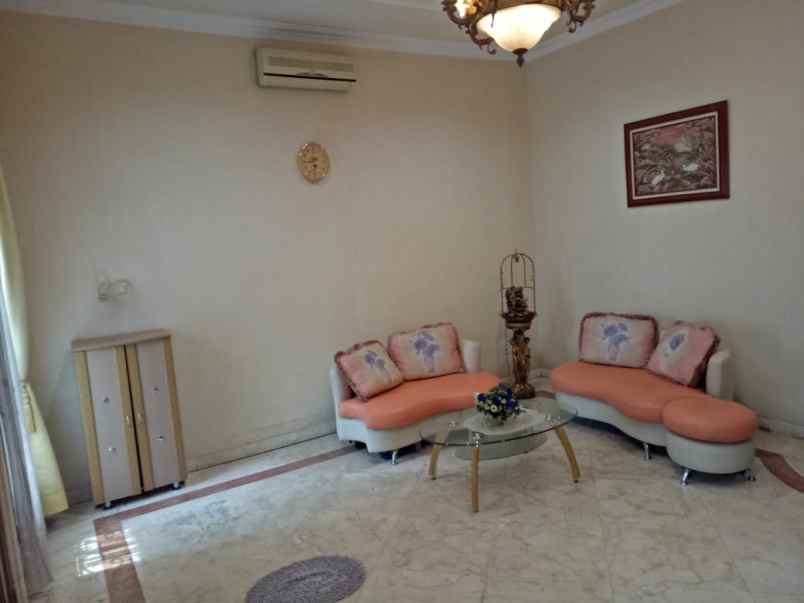 rumah villa gading indah kelapa