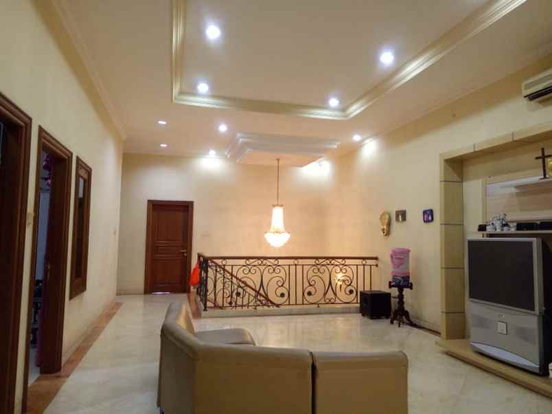 rumah villa gading indah kelapa