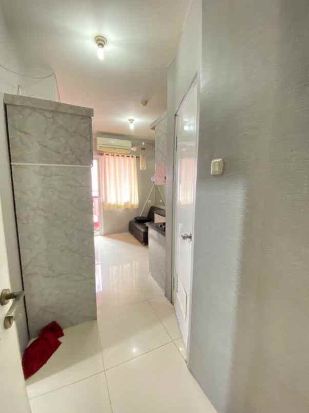 sewa apartemen 2 kamar furnish di green pramuka city