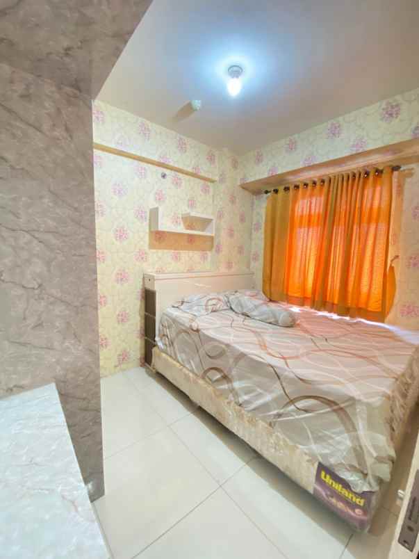 sewa apartemen 2 kamar furnish di green pramuka city