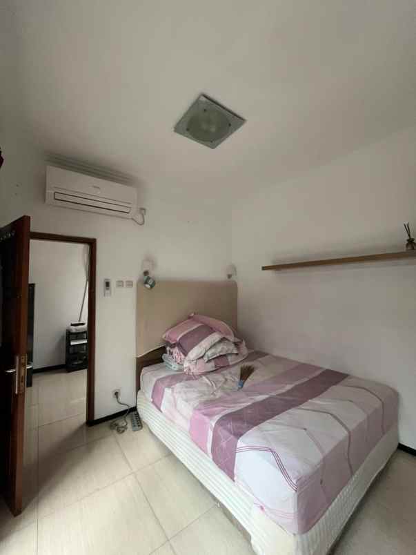 sewa rumah darmo permai utara