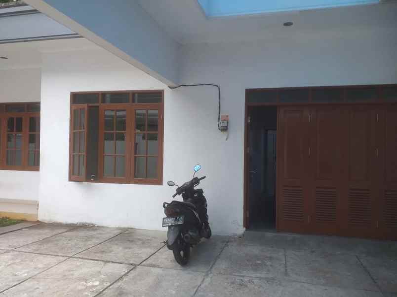 sewa rumah di cempaka putih timur jakarta pusat