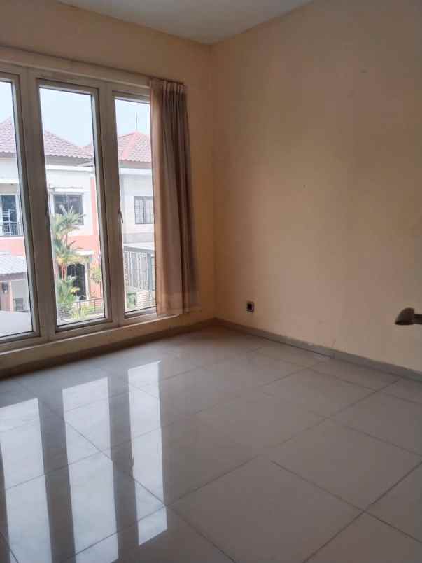 sewa rumah prambanan surabaya barat