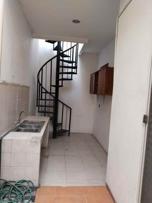 sewa rumah prambanan surabaya barat