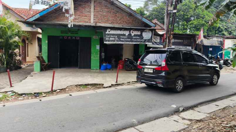 tempat usaha pinggir jalan besar
