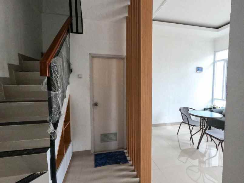 townhouse rumah 3 lantai di lokasi premium bintaro