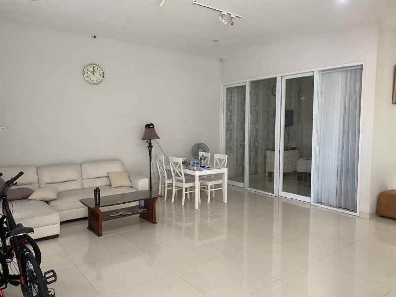 turun harga rumah klampis 2 lantai hadap barat