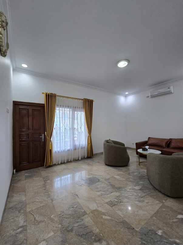 urgent rumah dalam komplek di kayu putih jaktim