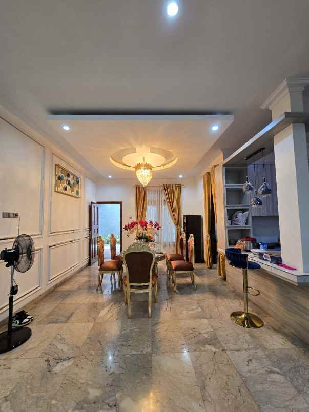 urgent rumah dalam komplek di kayu putih jaktim