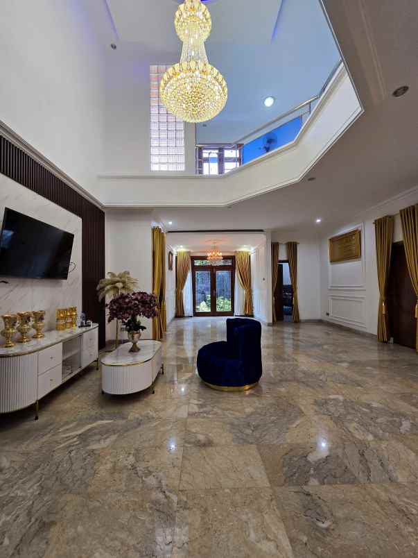 urgent rumah dalam komplek di kayu putih jaktim