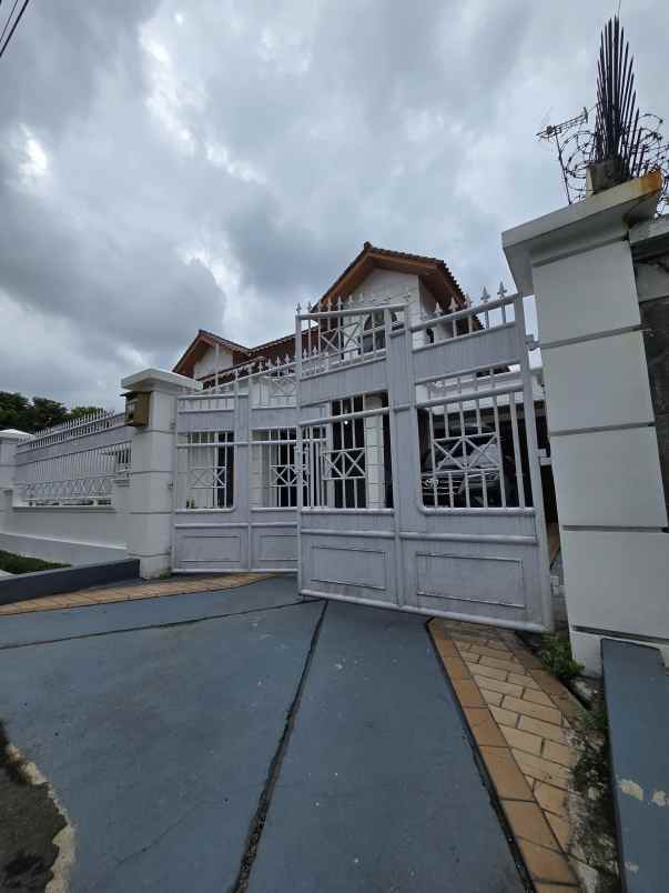 urgent rumah dalam komplek di kayu putih jaktim
