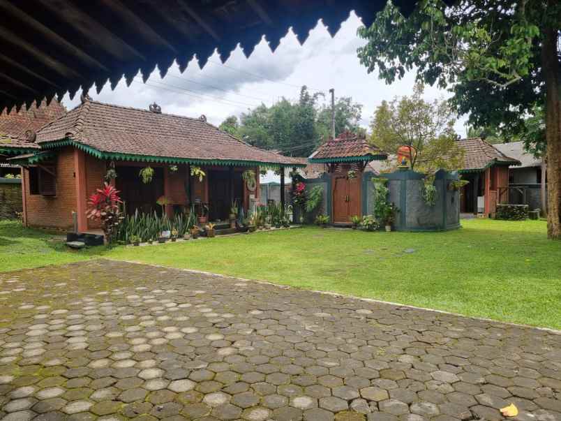 villa cantik tanah luas ada imb di turi