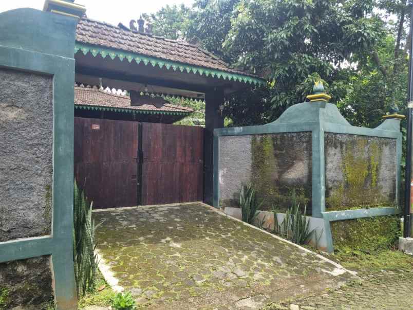 villa cantik tanah luas ada imb di turi