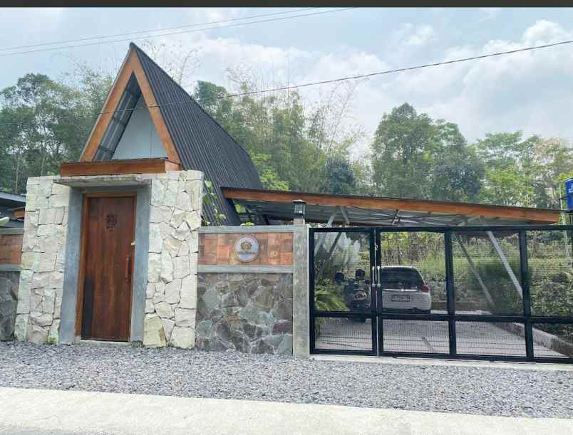 villa luas di pakem strategis dekat suraloka zoo