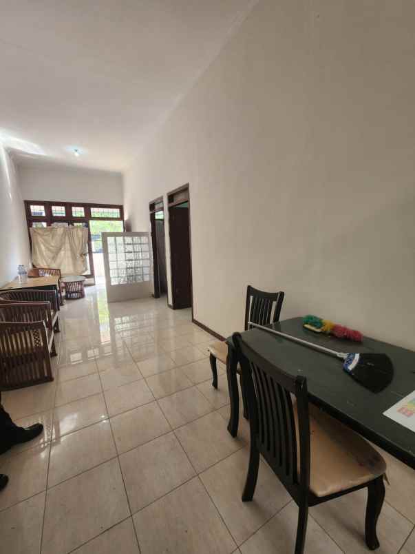 wisma permai surabaya rumah mungil row 3 mobil longgar