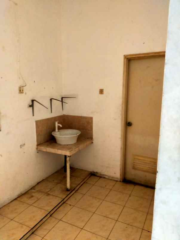 di sewakan ruko tlogosari