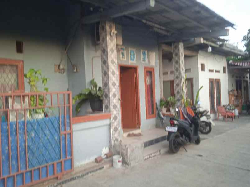 dijual 2 rumah strategis