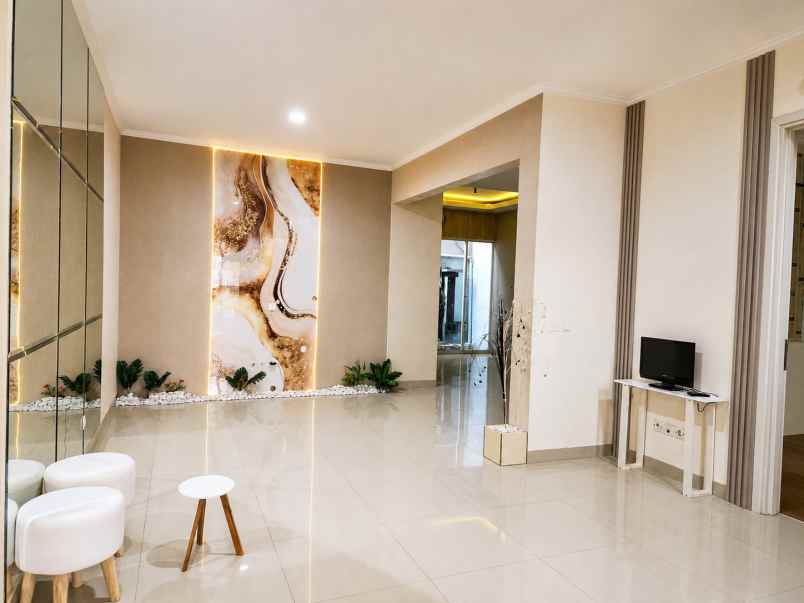 dijual cepat rumah 2 lantai the icon bsd terawat
