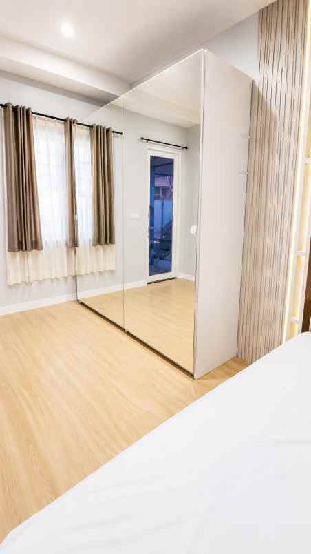 dijual cepat rumah 2 lantai the icon bsd terawat