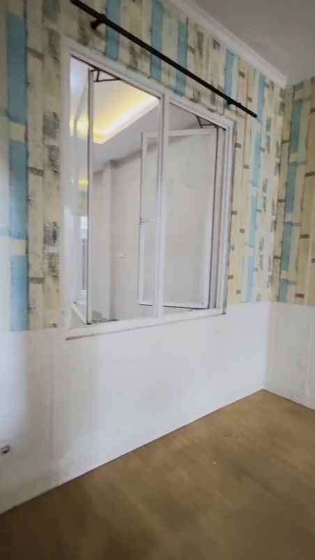 dijual cepat rumah 2 lantai the icon bsd terawat
