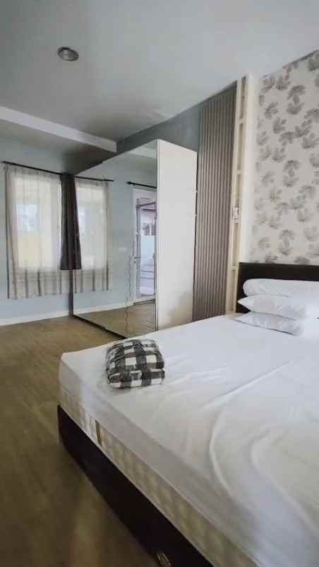 dijual cepat rumah 2 lantai the icon bsd terawat