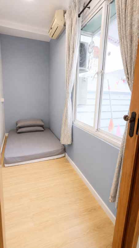 dijual cepat rumah 2 lantai the icon bsd terawat