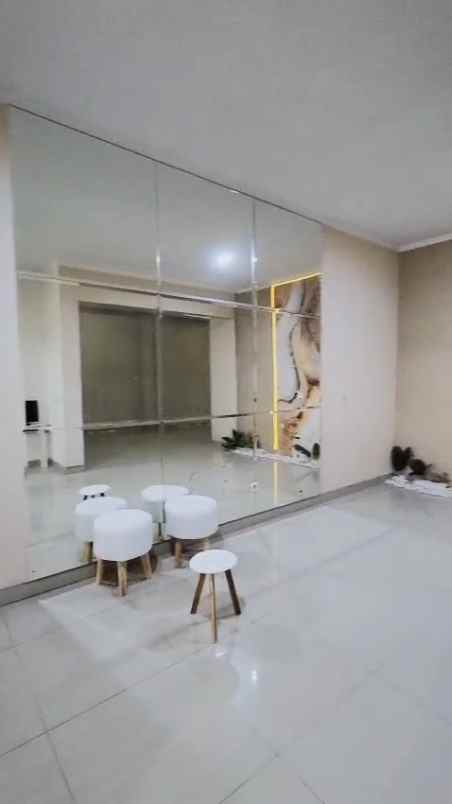 dijual cepat rumah 2 lantai the icon bsd terawat