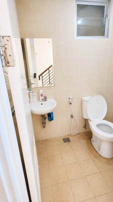 dijual cepat rumah 2 lantai the icon bsd terawat