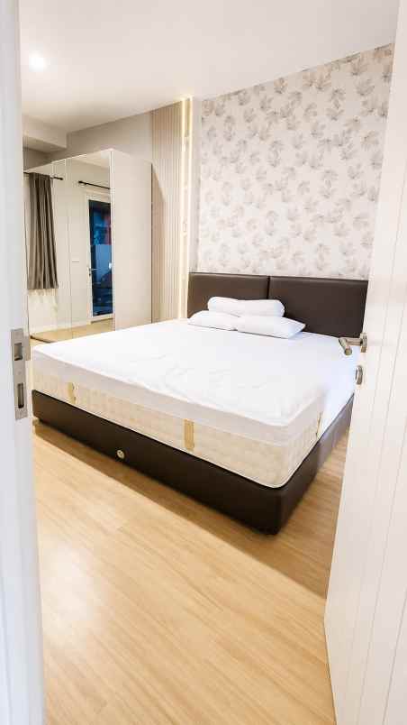 dijual cepat rumah 2 lantai the icon bsd terawat