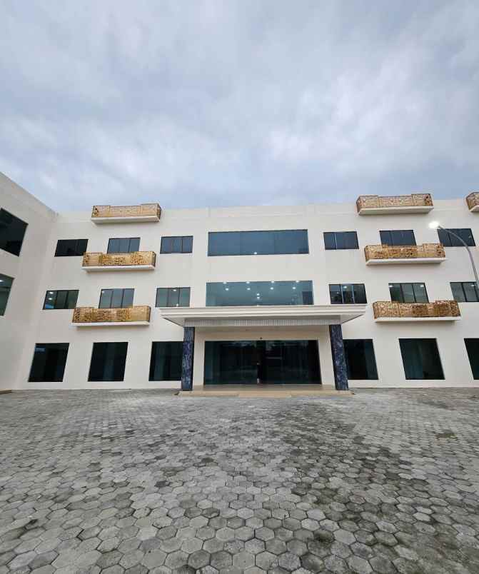 dijual gedung rumah sakit 3 lantai di legok tangerang