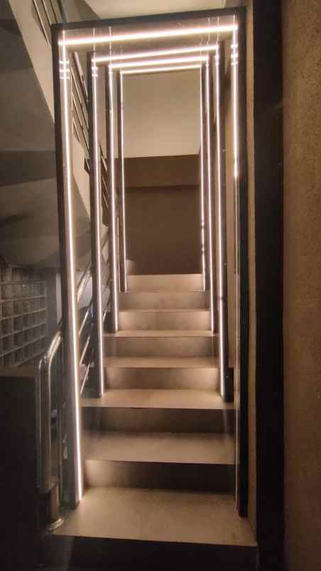 dijual murah ruko setrasari mall