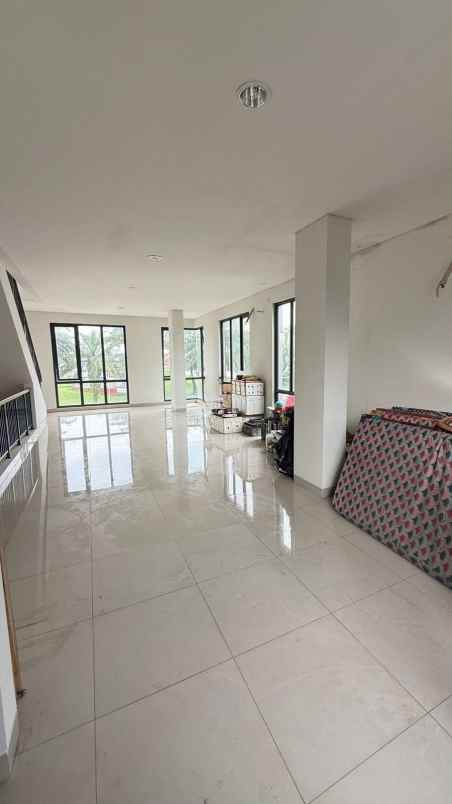 dijual ruko bangunan baru legenda wisata pinggir jalan