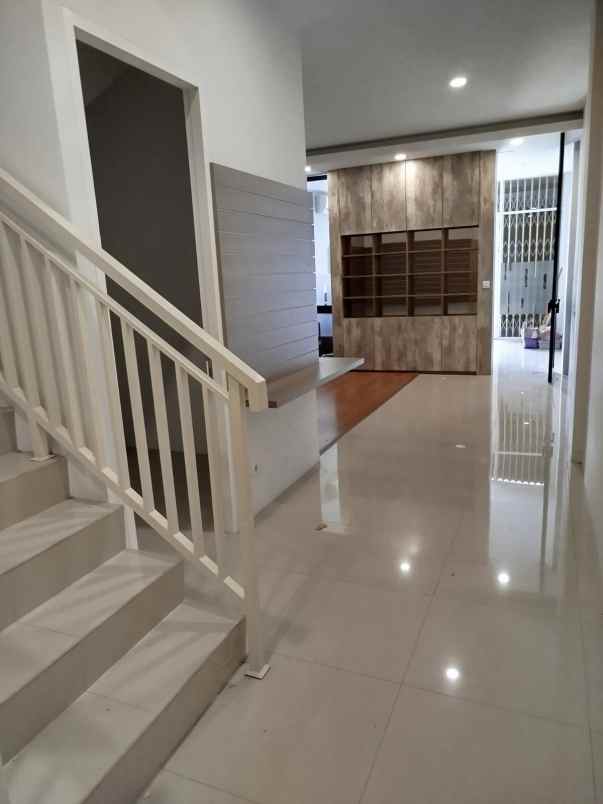 dijual ruko gudang kantor dharmahusada