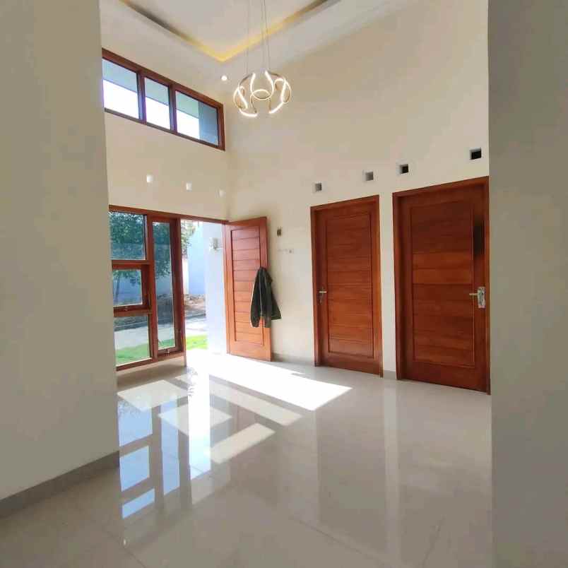 dijual rumah 1 km ke alun alun