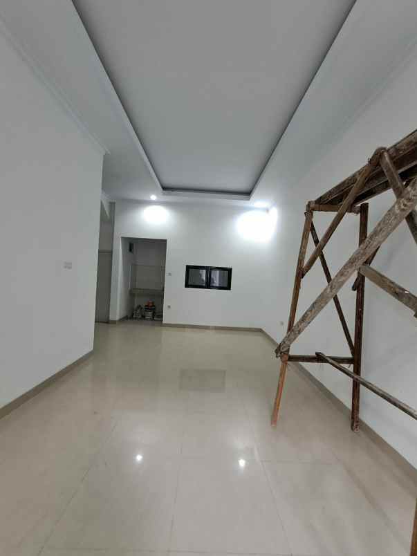 dijual rumah 2 lantai di kahfi cipedak jagakarsa