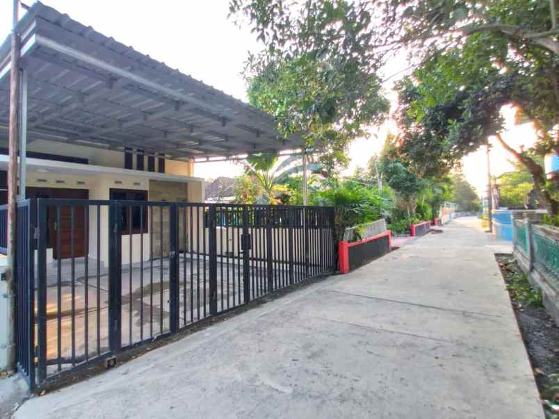 dijual rumah 300 meter ke jl bantul km 9