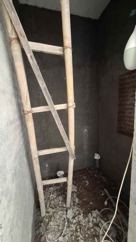 dijual rumah american classic di banyumanik semarang