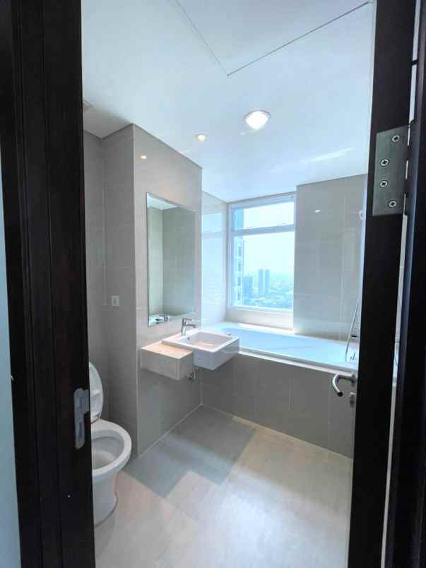 dijual rumah apartemen puri mansion