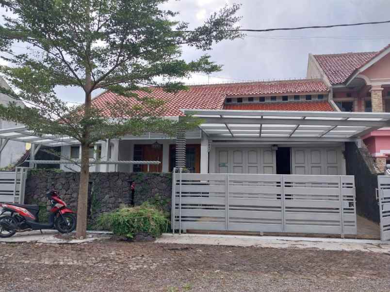 dijual rumah arcamanik endah