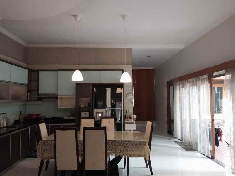 dijual rumah arcamanik endah