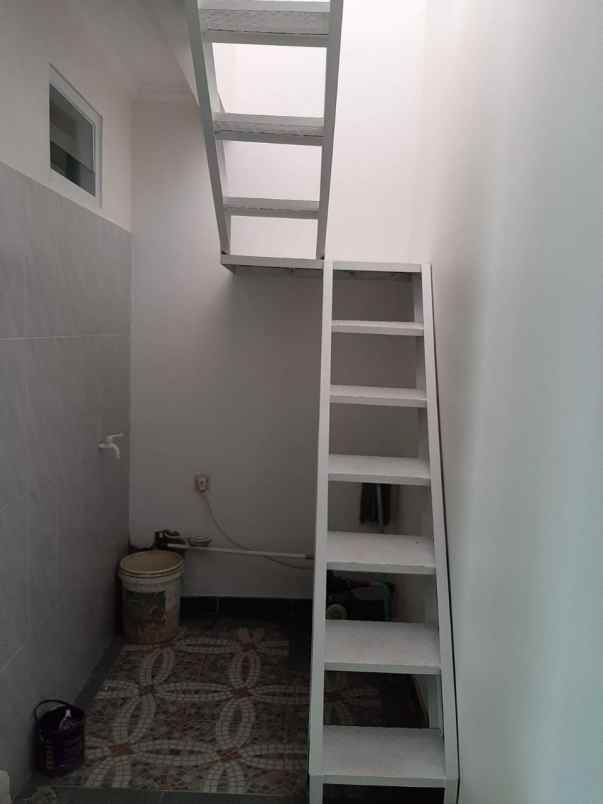 dijual rumah aren jaya