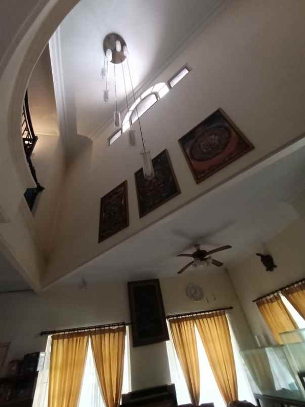 dijual rumah babatan pantai