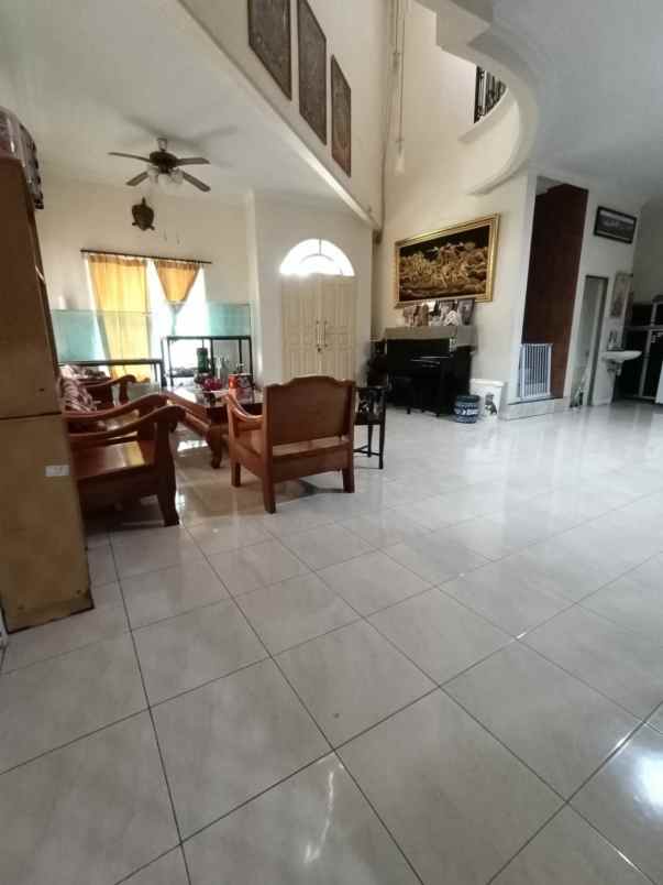 dijual rumah babatan pantai